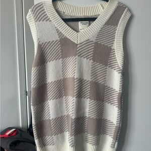 Abercrombie & Fitch Women's V-Neck Sweater Vest - Cream and Brown